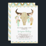 Convite Caveira Floral Tribal e Penas Doce Dezesseis<br><div class="desc">Caveira Floral Tribal e Penas Doce Dezesseis Convites de festas. Um convite de aniversário personalizável com ilustrações aquáticas de um crânio tribal, penas, flores e falsos acentos de folha de ouro e padrão de chevron verde e dourado. este convite para apresentação de fotos bicho boho é perfeitamente personalizável para qualquer...</div>
