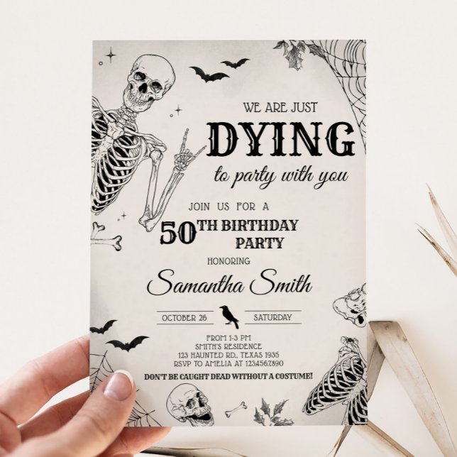 Convite Caveira Morrendo na Festa de aniversário do Dia da (Dying to Party Skull Halloween Party Invitation)
