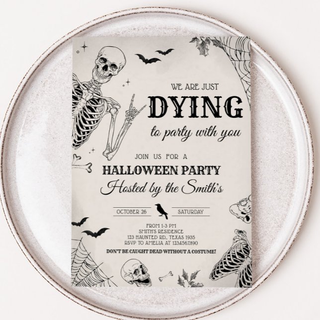 Convite Caveira Morrendo na Festa do Dia das Bruxas (Dying to Party Skull Halloween Party Invitation)