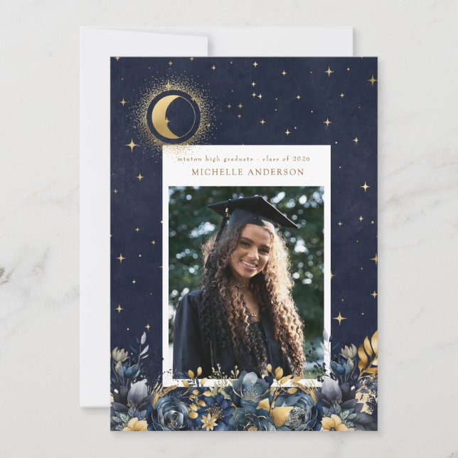 Convite Celestial Floral Moon Graduation Announcement (Frente)
