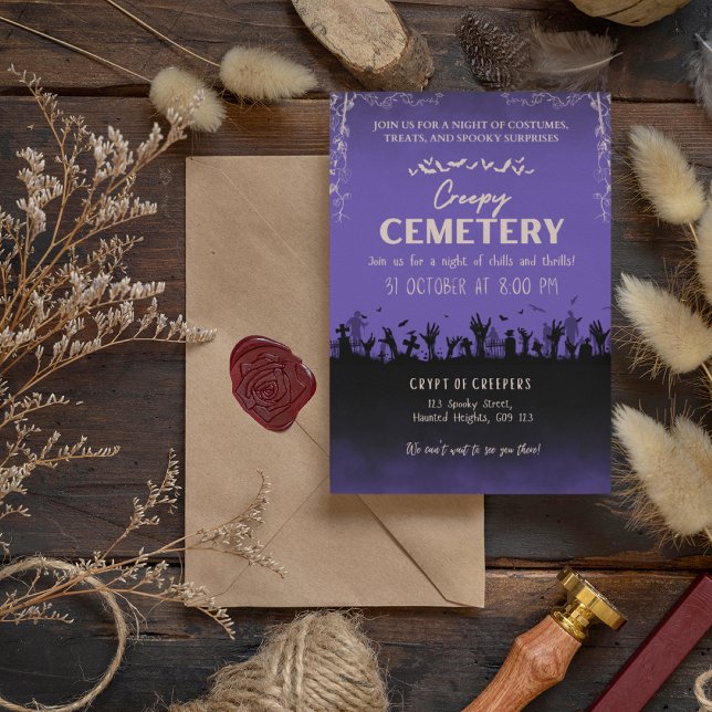 Convite Cemitério assustador, roxo com sotaque de tempesta (Creepy Cemetery Purple with Dusty Storm Accent Invitation Cover from The Beekeeper Store)