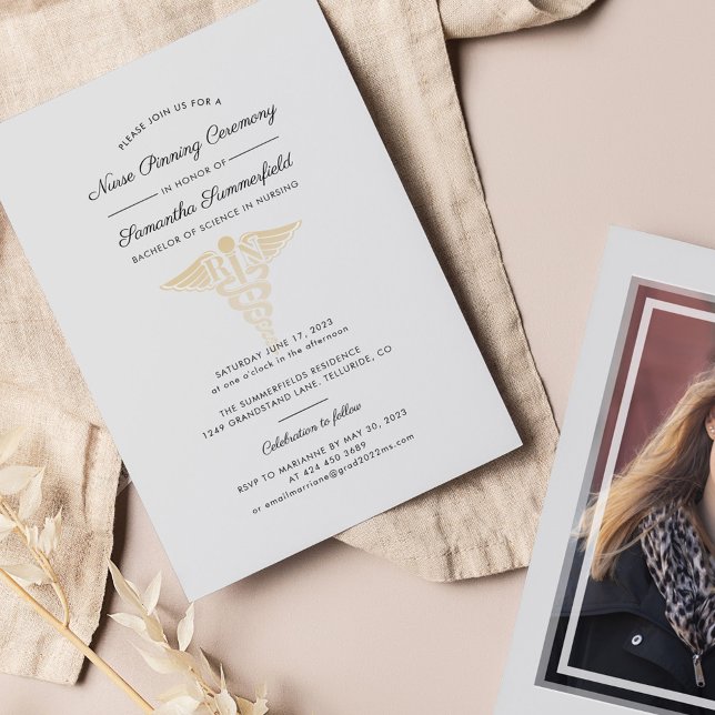 Convite Cerimônia de Entrega de Alfinete de Enfermagem Gra (Nurse Pinning Ceremony Photo Graduation Invitation)