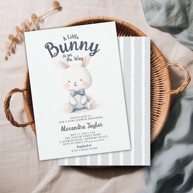 Convite Chá branco Marinho Arco de gravata pequena  (a little bunny baby boy shower invitation springtime easter garden picnic navy blue cute sweet)