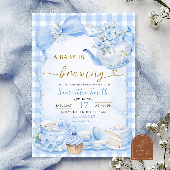 Convite Chá de Bebê Blue Gingham Baby está a Caminho (Criador carregado)