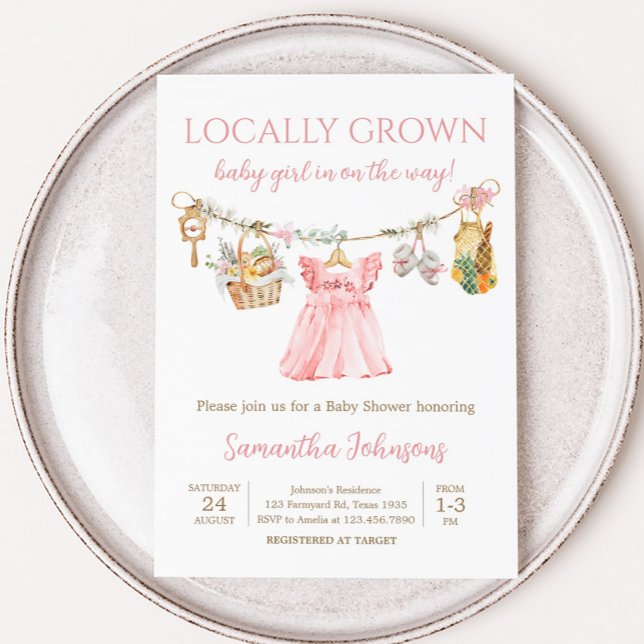 Convite Chá de Bebê de Menina Criada Localmente (Girl Locally Grown Clothesline Baby Shower Invitation)