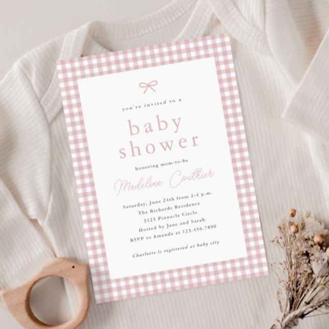 Convite Chá de Bebê de Menina Rosa Poeirento Simples Elega (Gingham check dusty pink girls baby shower invitation.)