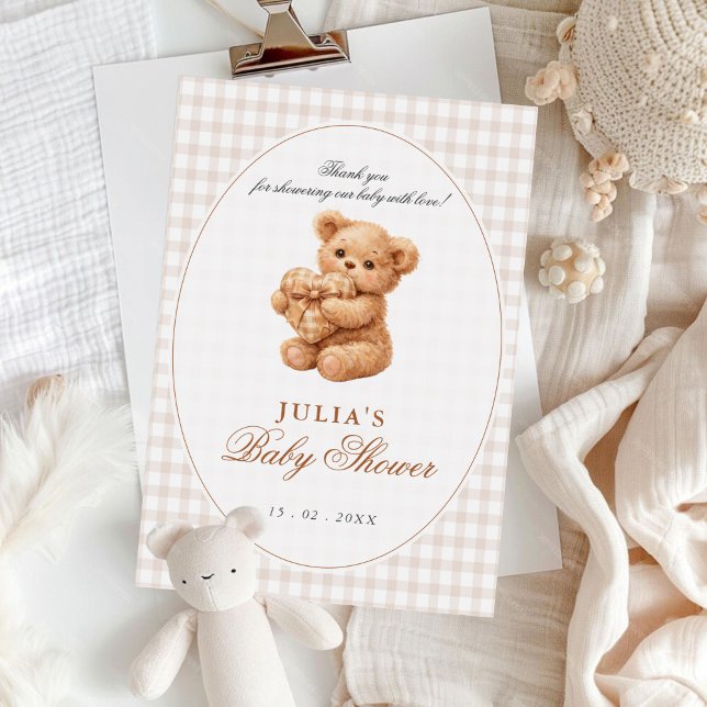 Convite Chá de Bebê do Ursinho de Gingham Marrom Coraçãozi (Criador carregado)
