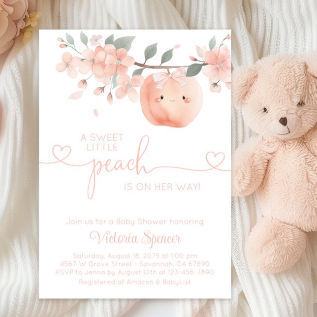 Convite Chá de Bebê Menina Doce Pequena Pêssego (Adorable baby girl peach baby shower invitation with cute sleepy baby peach.)