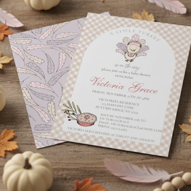 Convite Chá de Bebê Outono Menina Peru Menor (Cute Autumn Little Turkey Thanksgiving & November Baby Shower Invitations for Mother to Be for Fall)