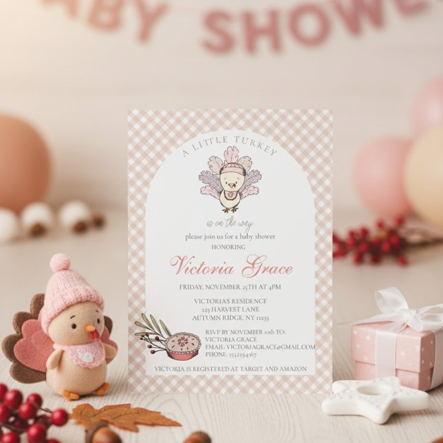 Convite Chá de Bebê Outono Menina Peru Menor (Cute Autumn Little Turkey Thanksgiving & November Baby Shower Invitations for Mother to Be for Fall)