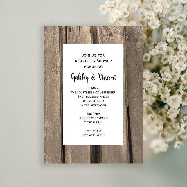 Convite Chá de casamento de Casais de madeira do Country B (Add a rustic flair to your barn party Couples Shower with this charming invitation.)