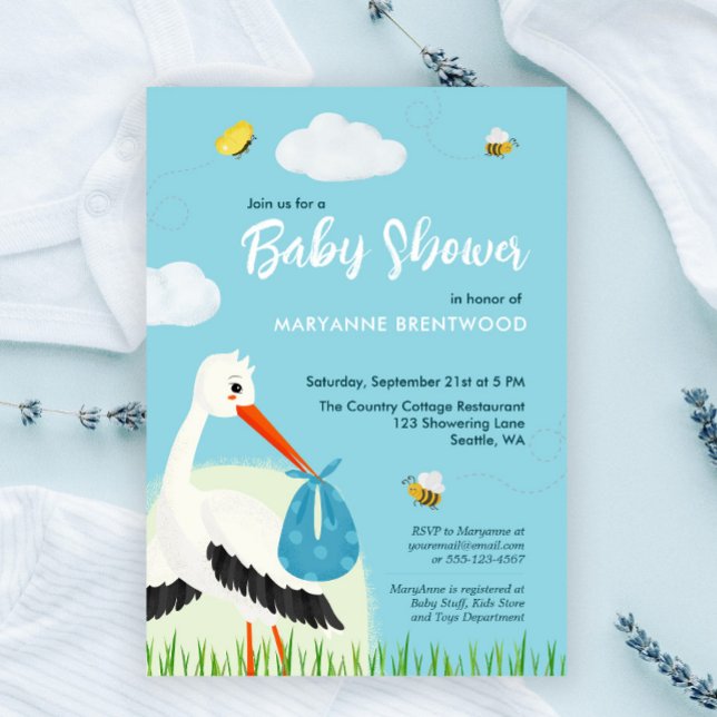 Convite Chá de fraldas Azul de Tempestade (Sky blue baby shower or baby sprinkle custom invitation template with stork, bees and butterflies)