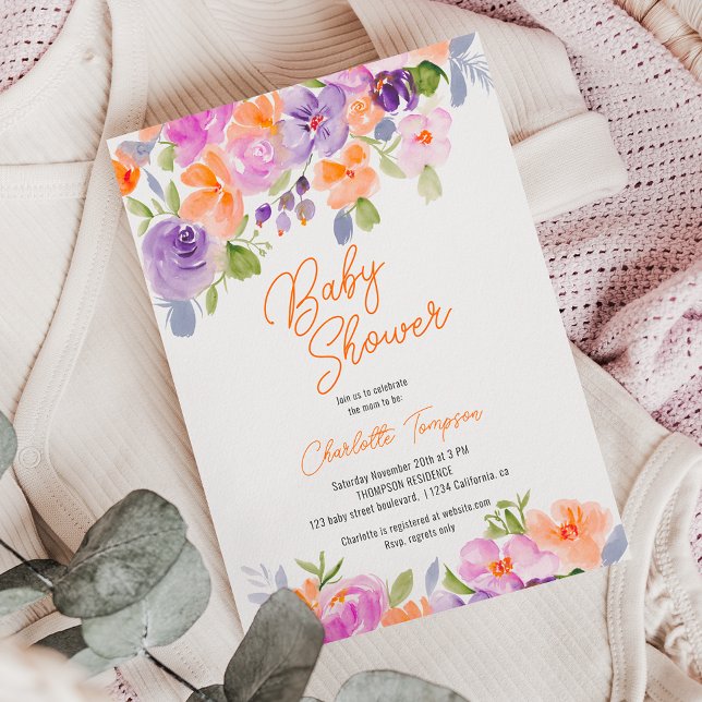Convite chá de fraldas bonito de script floral laranja rox (Pretty purple orange floral script baby shower invitation)