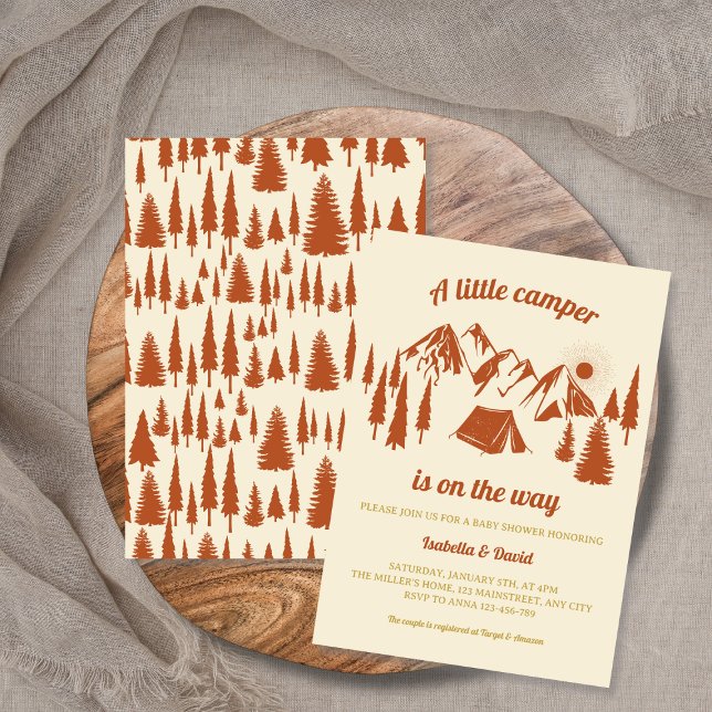 Convite Chá de fraldas de acampamento da Floresta Pequena (Little Camper Forest Camping Baby Shower Invitation)