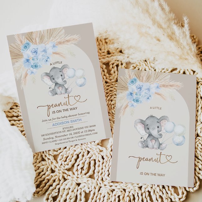 Convite Chá de fraldas de amendoim com arco floral azul Bo (Boy's elephant themed little peanut baby shower invitation featuring a blue boho floral arrangement.)