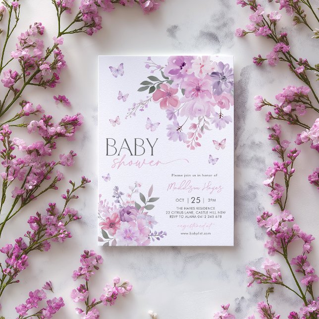 Convite Chá de fraldas de borboleta roxa (Baby in Bloom invitation with pink and purple flowers and butterflies. )
