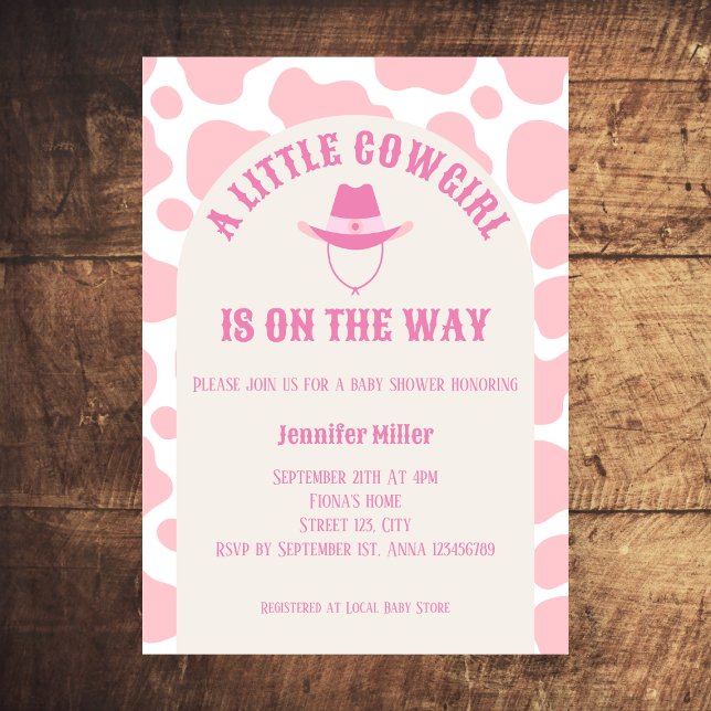 Convite Chá de fraldas de Garota Rosa Rodeo Ocidental (cowgirl western rodeo baby girl shower invitation cow print cowboy hat baby pink)