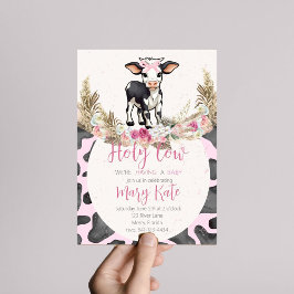 Convite Chá de fraldas de impressão rosa-vaca sagrado