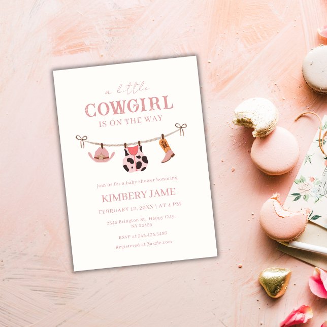 Convite Chá de fraldas de linha de roupas da Boho Rosa (Pink Boho Cowgirl clothesline Baby Shower Invitation)