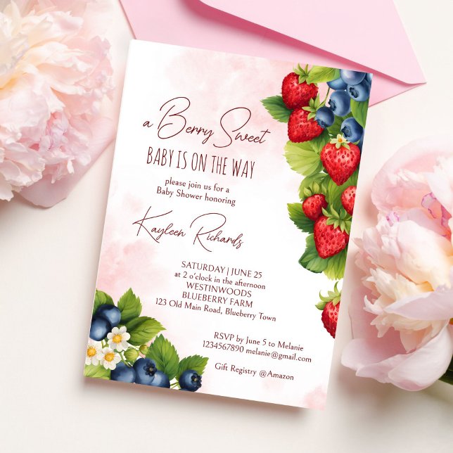 Convite Chá de fraldas de morango doce de berry (Berry sweet blueberry strawberry spring summer baby shower invitation template digital download)