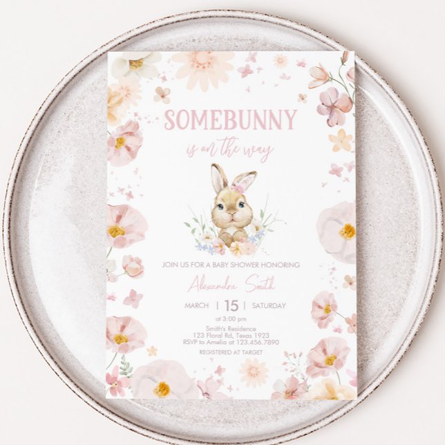 Convite Chá de fraldas de Rabbit Alcoelho (Somebunny Is On The Way Baby Shower Invitation)