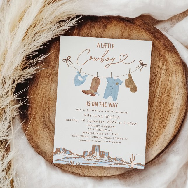 Convite Chá de fraldas de vaqueiro azul-ocidental (Cowboy Baby Shower Invitations, A little Cowboy Is On The Way Baby Shower Invitation Template)