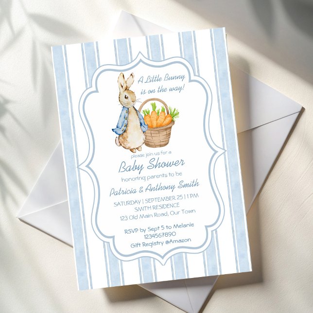 Convite Chá de fraldas do bebê do coelho Peter (Peter rabbit dusty blue stripes vintage baby boy baby shower invitation cards template digital)