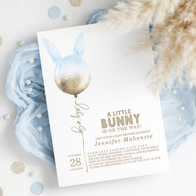 Convite Chá de fraldas Elegante de Balão Azul Bunny (Bunny Themed Dusty Blue and Light Brown Baby Shower Invitations for Spring Celebration)