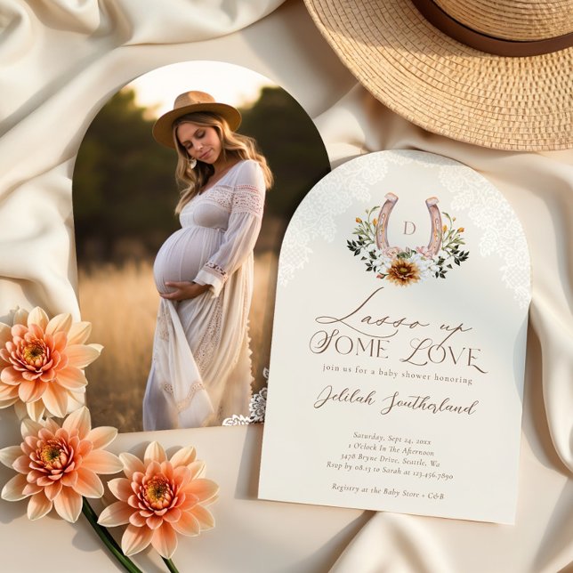 Convite Chá de fraldas Floral Western Horsfere Fotográfica (Lasso Love Floral Western Horseshoe Photo Arch Invitation)