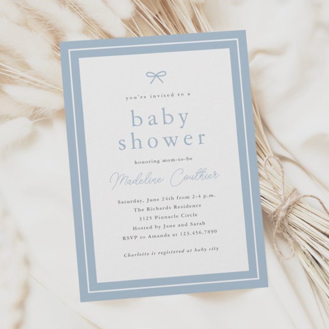 Convite Chá de fraldas Simples de Meninos Azuis Elegante (Simple classic dusty blue boys baby shower invitations with minimal bow.)