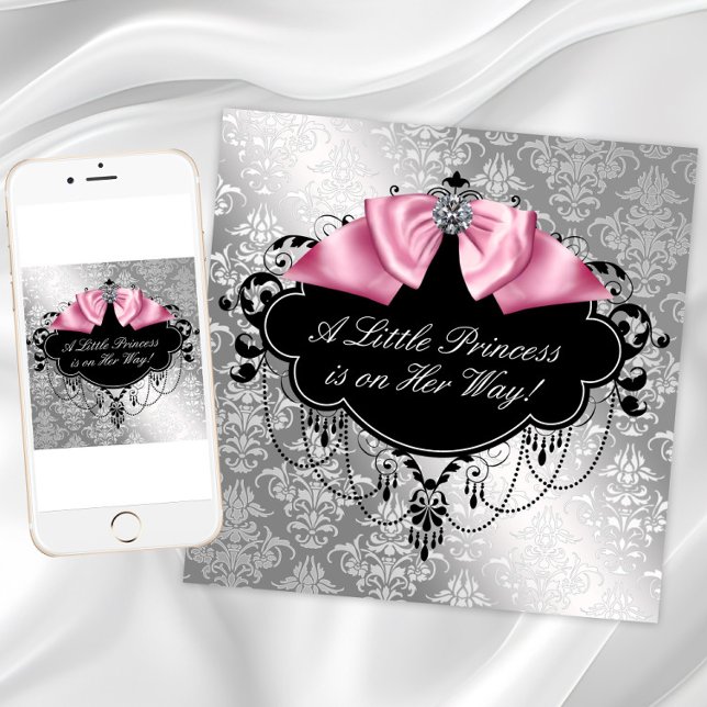 Convite Chá de Menina Princesa Negra Rosa (Pink black and silver baby shower invitation with pink diamond bow on damask background.)