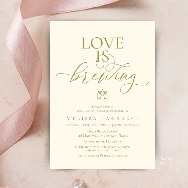Convite Chá de Noiva Love Is Brewing | Letra Elegante (Love Is Brewing Bridal Shower | Elegant Script Invitation Card in Gold Yellow Cream)