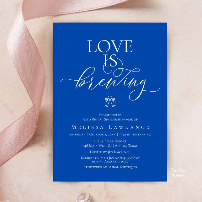 Convite Chá de Noiva Love Is Brewing | Script Elegante (Love Is Brewing Bridal Shower | Elegant Script Invitation Card in Cobalt Blue)