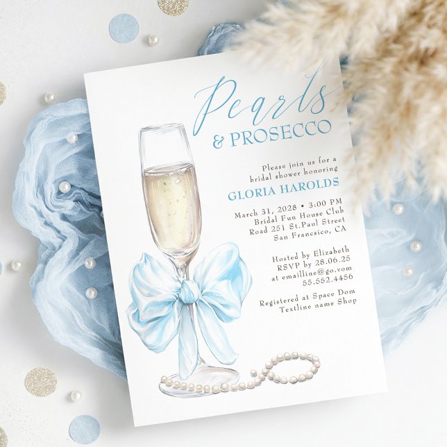Convite Chá de Noiva Romântico Pérolas e Prosecco (Pearls and Prosecco Dusty Blue Bow Elegant Bridal Shower Invitation)