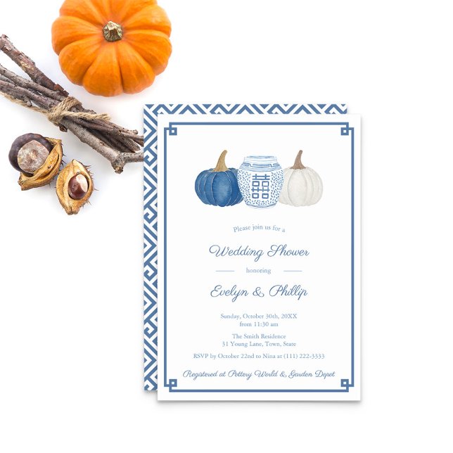 Convite Chá de panela Clássico Pumpkins Azul E Branco (Navy Blue And White Pumpkins With Ginger Jar And Greek Key Wedding Shower Party Invitation)