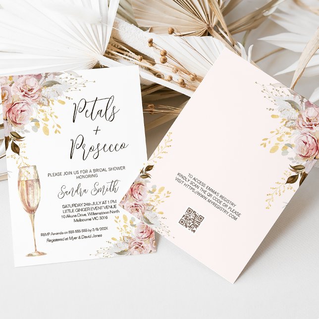Convite Chá de panela de Código QR Prosecco para Petals Bl (Chic blush and gold floral petal and prosecco bridal shower invitation with message and QR code.)