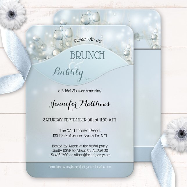 Convite Chá de panela de espumante de Brunch (Bubbles and brunch bridal shower invitation featuring dandelions and light sparkles on dusty blue)