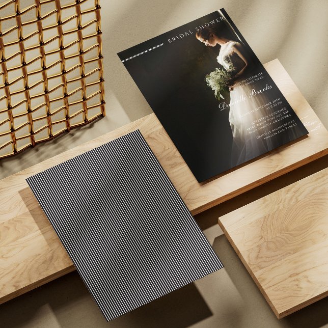 Convite Chá de panela de Fotografia do Elegante Black & Wh (Elegant Black & White Bride Photo Bridal Shower Invitation)