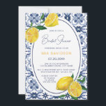 Convite Chá de panela de limão de Azulejo azul mediterrâni<br><div class="desc">Celebre o amor e a alegria com o nosso belo Chá de panela mediterrânico de limão de Azulejo Azul. Inspirado pelas paisagens pitorescas do Mediterrâneo, este convite combina lindamente as vibrantes matizes dos azulejos azuis com o charme de sabores de limões frescos. Feito com atenção aos detalhes, o convite apresenta...</div>