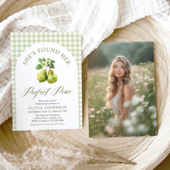 Convite Chá de panela de pera perfeito para Gingham Verde  (Modern Green Gingham Perfect Pear Bridal Shower Invitation)