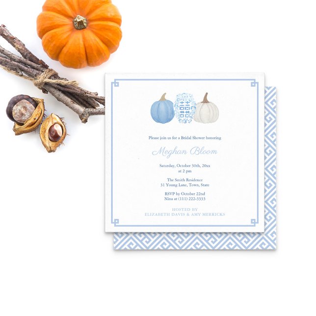 Convite Chá de panela De Queda De Pumpkin Branco E Azul (Square light blue white pumpkins with ginger jar. Greek Key pattern on reverse and border on front)