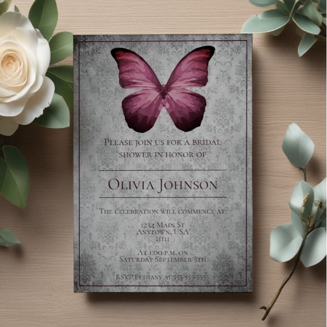 Convite Chá de panela do Damasco da Borboleta Magenta Vint (Magenta Vintage Butterfly Damask Bridal Shower Invitation)
