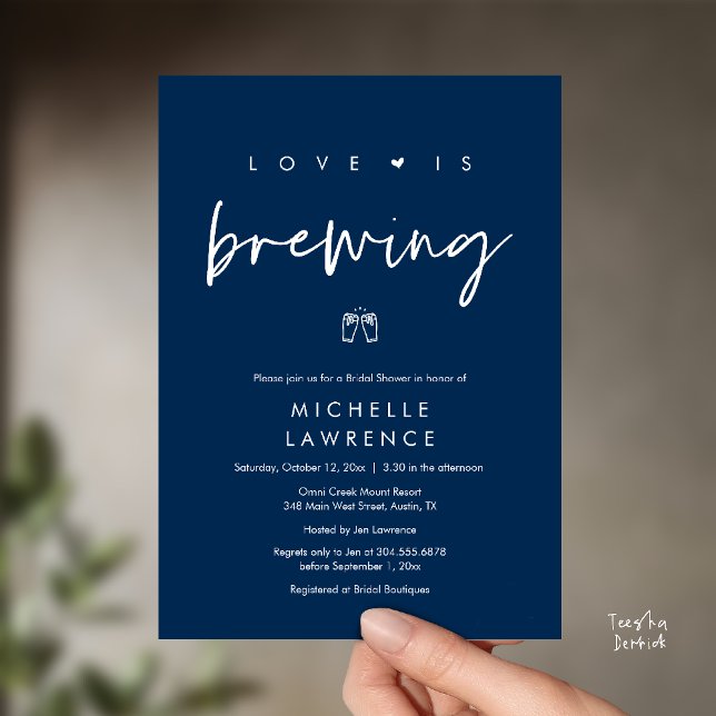 Convite Chá de panela do Partido da Cerveja Romântica Mode (Beer Party Bridal Shower, Love is brewing Invitation card modern romance navy blue)