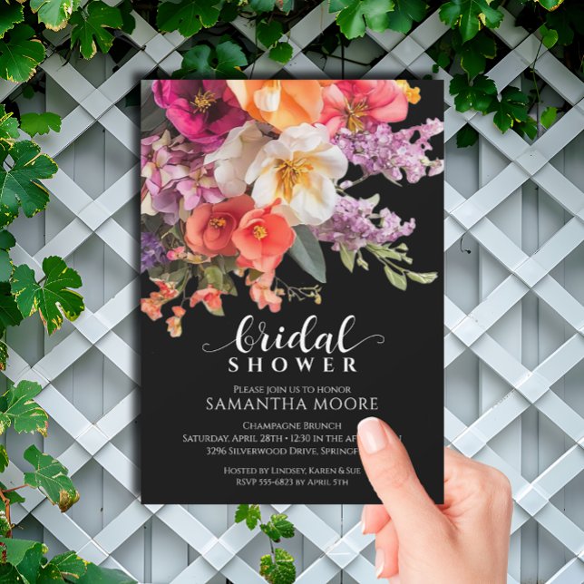 Convite Chá de panela Floral de Vibrante Chic (Chic vibrant floral on black bridal shower invitations)