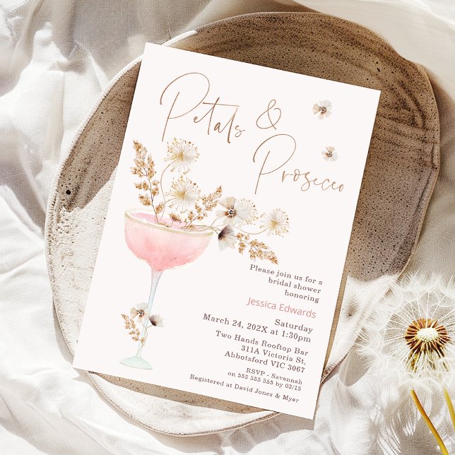 Convite Chá de panela Russo de Prosecco Petal de Flor Selv (Floral Petals and Prosecco Bridal Shower Invitation, Wildflowers Petal Prosecco Bridal Modern Rustic)