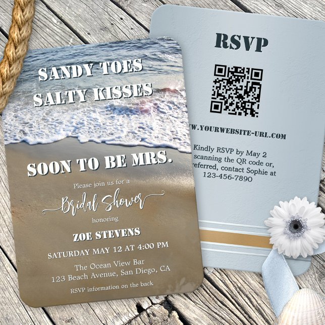 Convite Chá de panela Sandy Toes Salty Kisses (Salty kisses elegant beach bridal shower invitation featuring waves flowing on a sandy shore.)