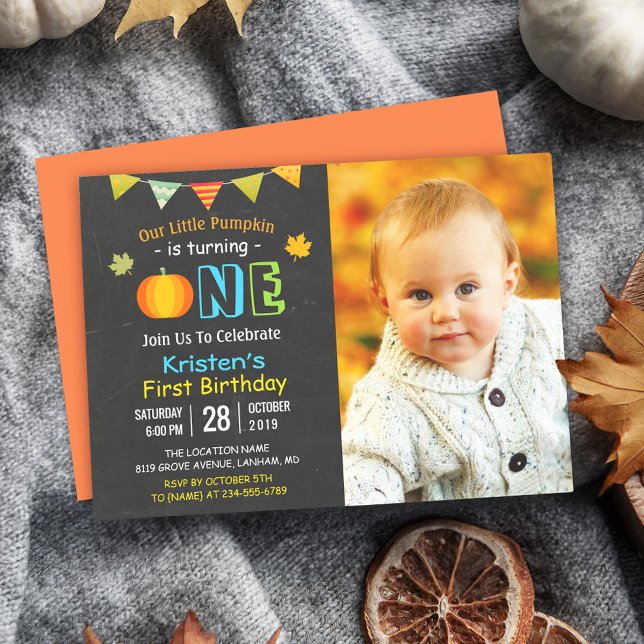 Convite Chalkboard Pumpkin Baby Primeiro Aniversário Foto (Get ready for a day of joy and pumpkin-filled fun with this delightful and customizable invitation!)