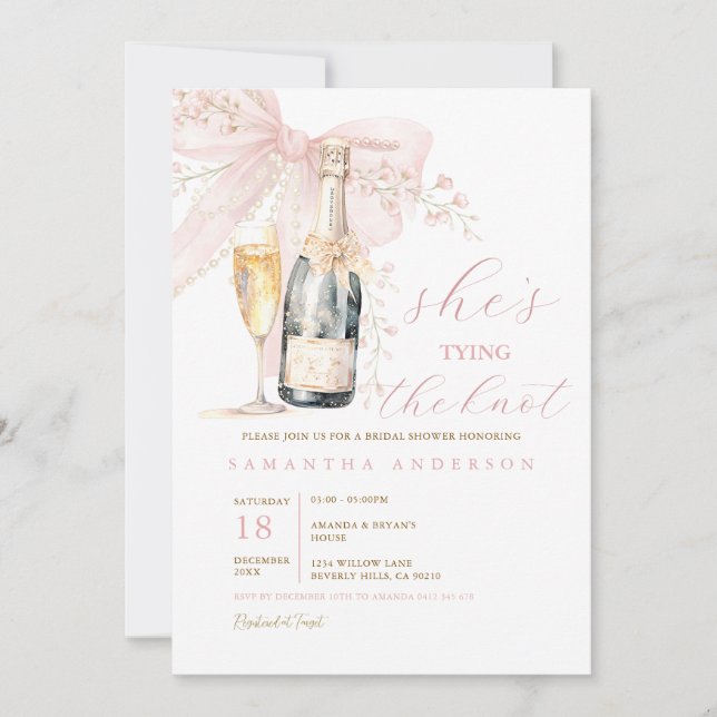 Convite Champagne Bottle & Pink Bow She’s Tying the Knot  (Frente)