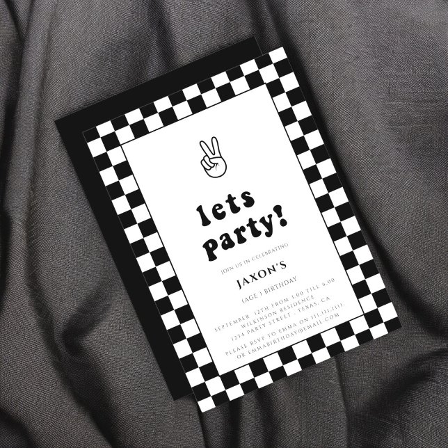 Convite Checkern preto e branco moderno permite o aniversá (Criador carregado)