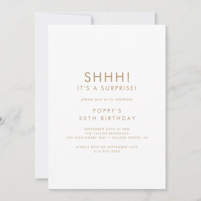 Convite Chic Dourado Typografia Surprise Party (Frente)